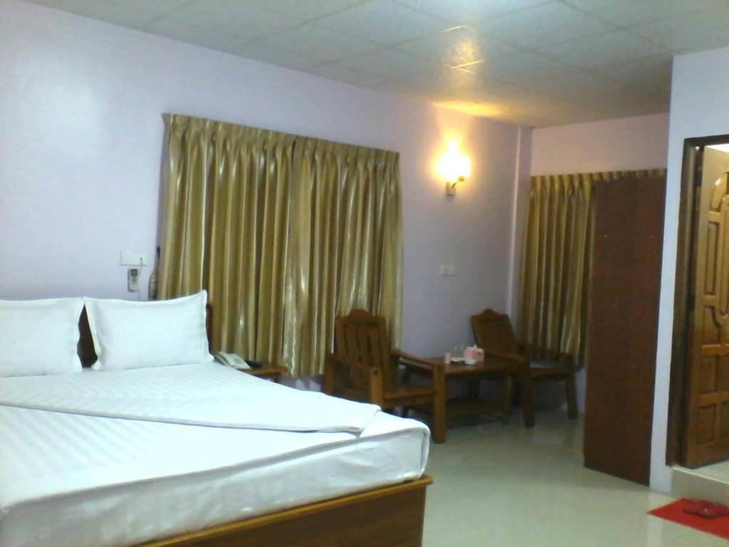 Aung Tha Pyay Hotel 3 Yangon Room photo